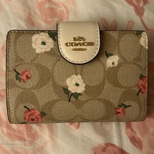 Coach light khaki floral multi wallet nwt